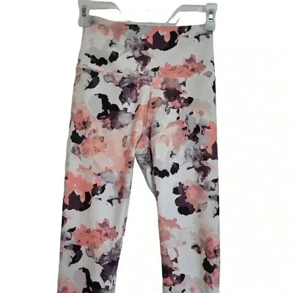 Balance Collection Women's White/Black/Pink Water Mark Leggings - Picture 4 of 11